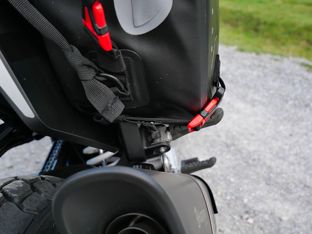 Découvrir les sacoche moto souple pour Cafe Racer : Givi GRT718