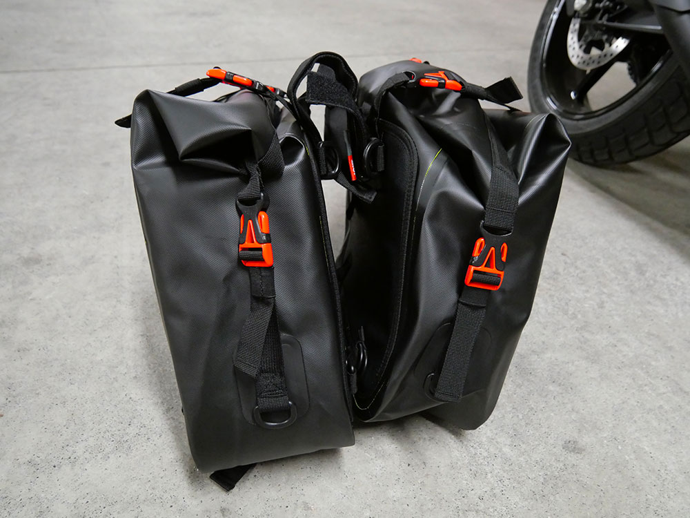 Découvrir les sacoche moto souple pour Cafe Racer : Givi GRT718
