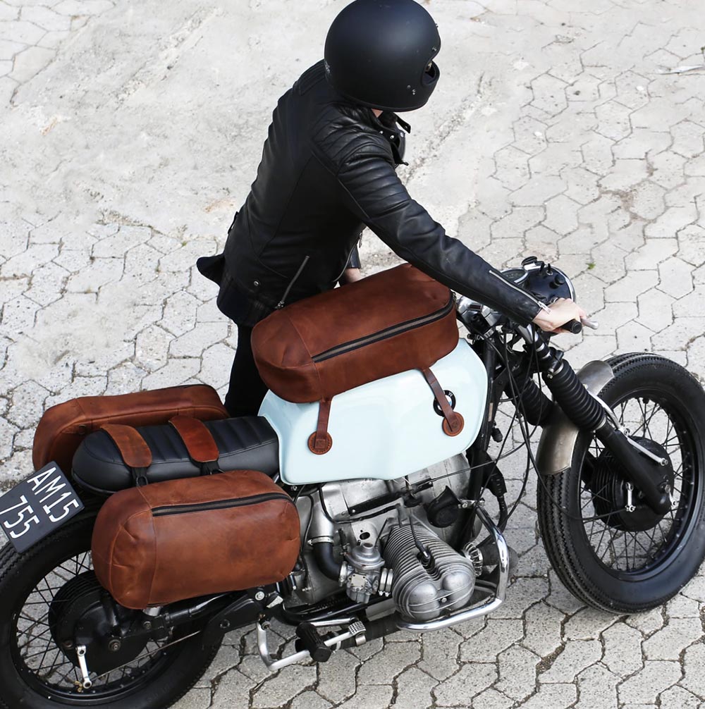 Paire de sacoches moto type cavalière au look café racer vintage bagagerie  moto chez equip'moto