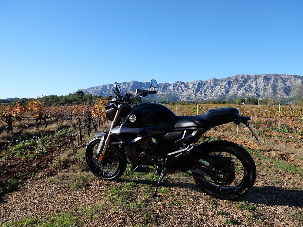 Le scrambler Zontes se dévoile un peu plus