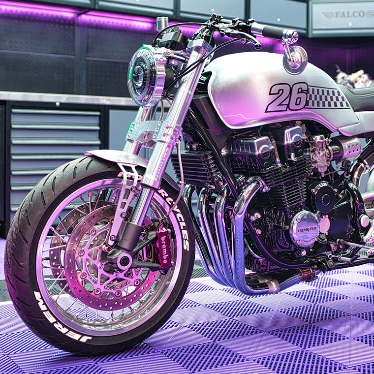 Honda CB750 : JeremMotorcycles revisite une icône dans un esprit