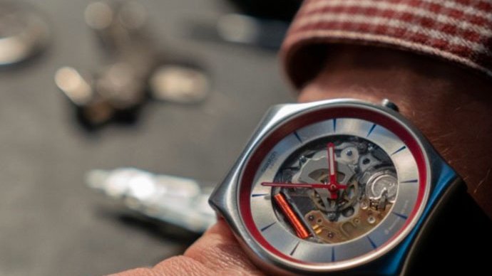 Montre James Bond 007 Cadran Inversé - Fonctionne à L'envers, Miroir Intégré, Occasion